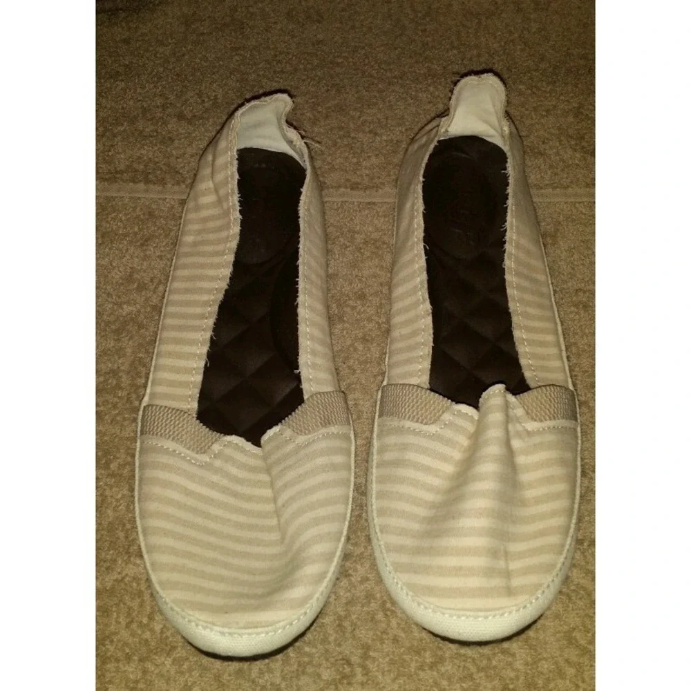 Womans 9.5 m beige striped shoes sperry Slip On Canvas